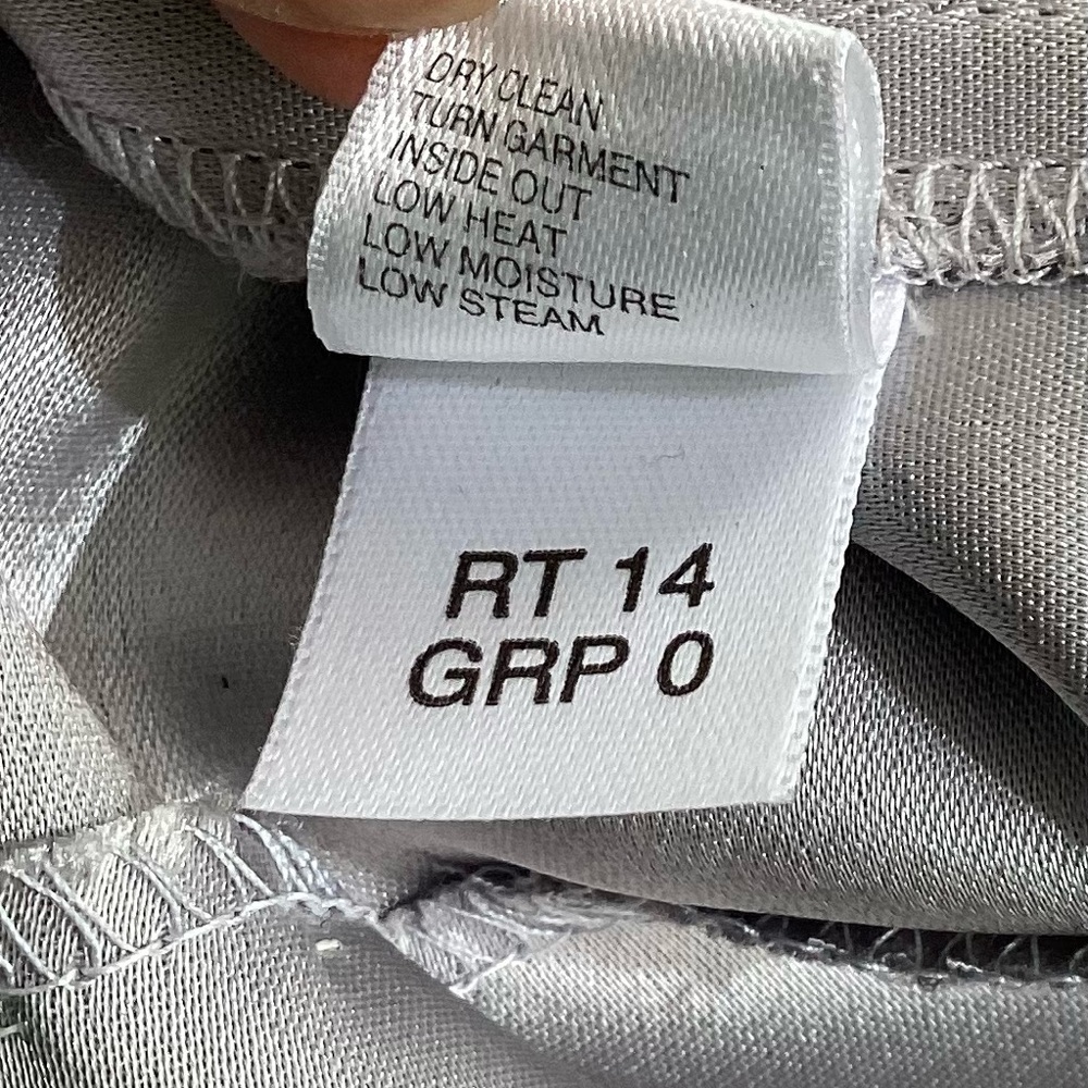 St. John Elegant Gray/Silver Satin Pants - Picture 12 of 12